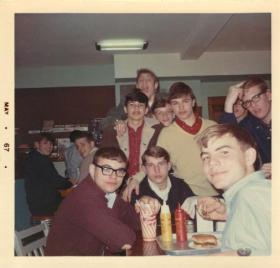 thumbs/Freshmen at Ma's 1967.jpg.jpg